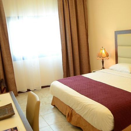 Arcadia Hotel Suites ชาร์จาห์ ภายนอก รูปภาพ