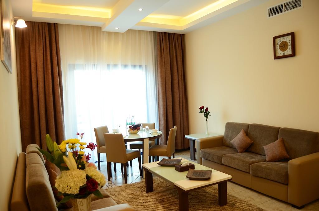 Arcadia Hotel Suites ชาร์จาห์ ภายนอก รูปภาพ