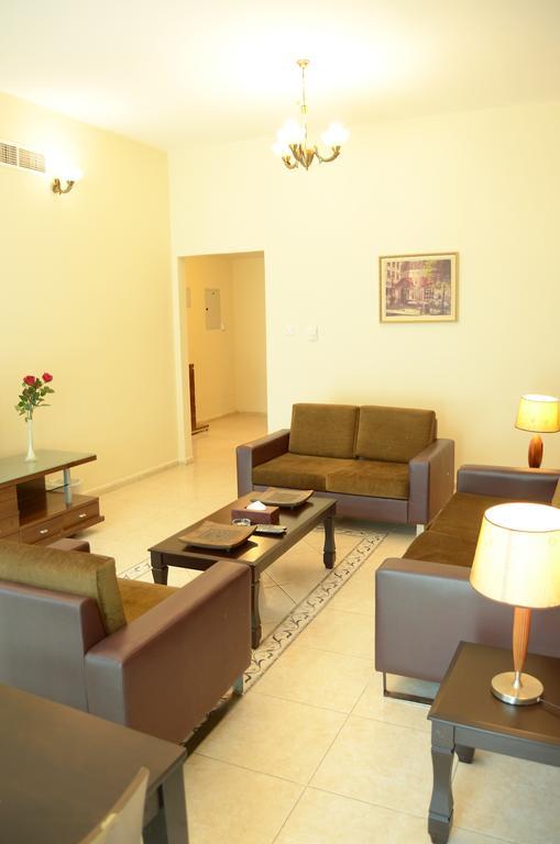 Arcadia Hotel Suites ชาร์จาห์ ภายนอก รูปภาพ
