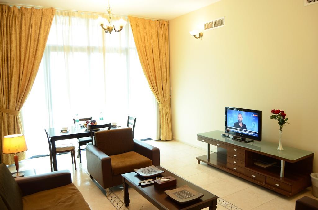 Arcadia Hotel Suites ชาร์จาห์ ภายนอก รูปภาพ