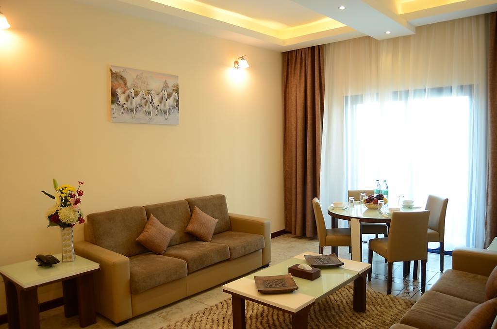 Arcadia Hotel Suites ชาร์จาห์ ภายนอก รูปภาพ