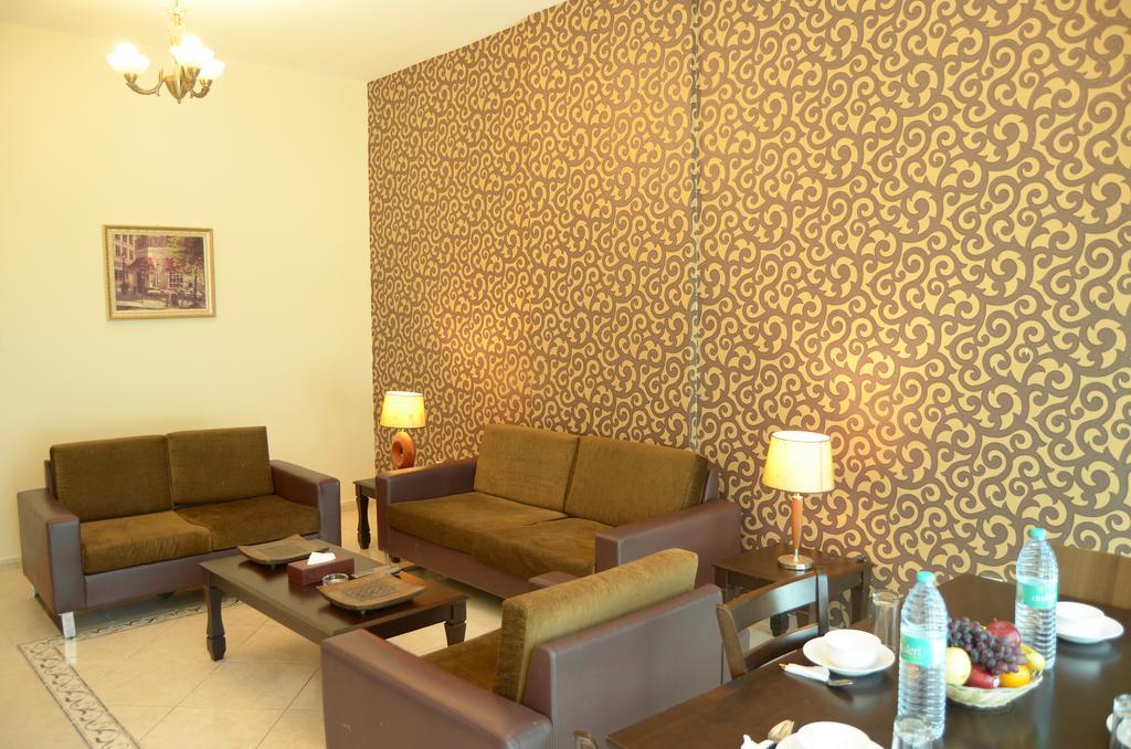 Arcadia Hotel Suites ชาร์จาห์ ภายนอก รูปภาพ