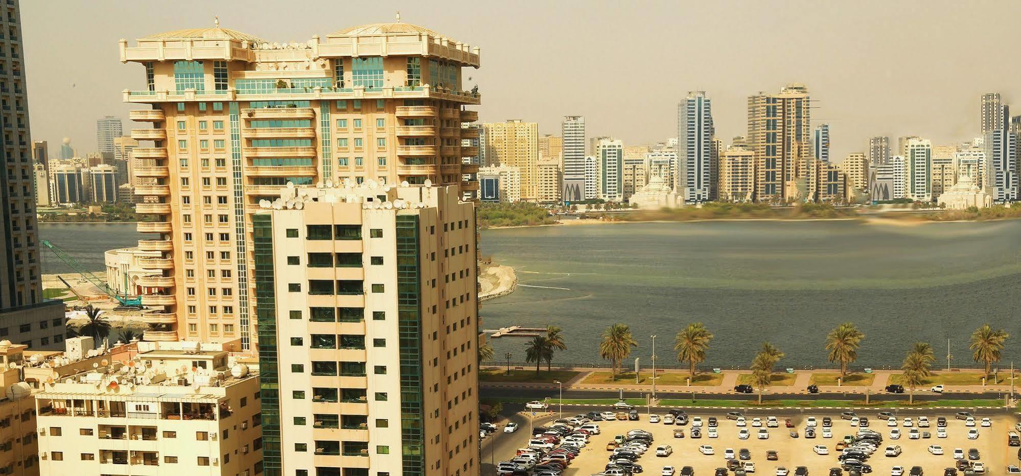 Arcadia Hotel Suites ชาร์จาห์ ภายนอก รูปภาพ