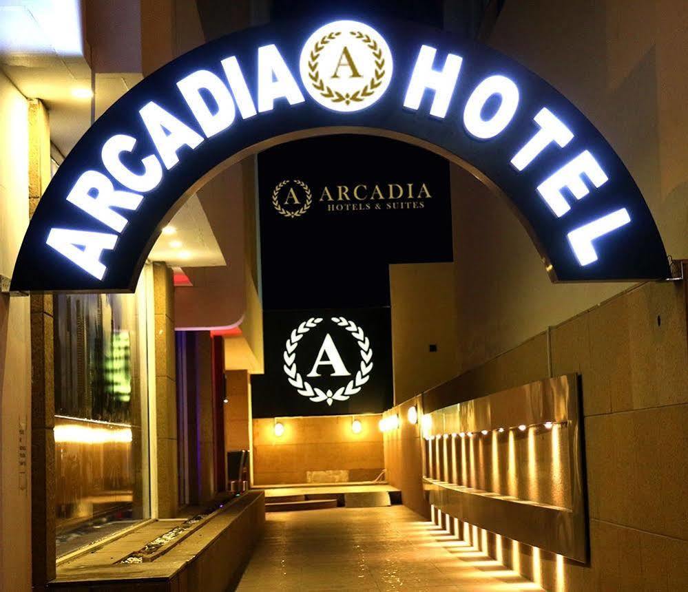 Arcadia Hotel Suites ชาร์จาห์ ภายนอก รูปภาพ